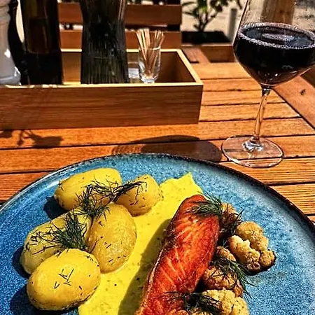 Relax Place & Restaurant Hotel