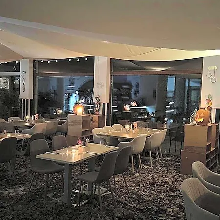 Relax Place & Restaurant Hotel