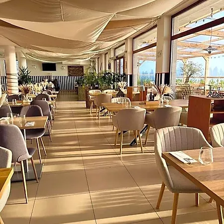 Relax Place & Restaurant Hotel